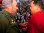 Chávez y Fidel Castro, frente a una concentración multitudinaria. Foto de Archivo