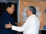 El presidente cubano Raúl Castro Ruz, recibe a Hugo Rafael Chávez Frías, presidente de la República Bolivariana de Venezuela.