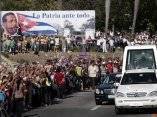 El papamovil en las calles de Santiago de Cuba. Foto: Ismael Francisco/ Cubadebate