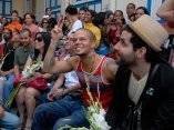 Grupo Calle 13 visita la Escuela de Música y Danza Paulita Concepción en La Habana, Cuba