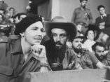 Camilo Cienfuegos y Raúl Castro (Foto Life)