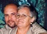 Gerardo y su mamá: Cinco héroes y familiares