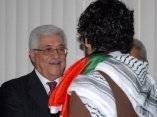 Presidente del Estado de Palestina, saluda a estudiante palestino en la Casa de la Amistad