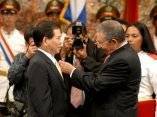 Impone Raúl orden "José Martí" al Presidente de Viet Nam 