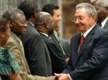 Recibe Raúl Castro distinción para Fidel del Presidente de Zambia 