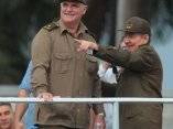 Raúl Castro junto al Héroe de la República de Cuba Orlando Cardoso Villavicencio, preso en la guerra de Etiopia. Foto: Ismael Francisco/ 