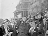 16 de abril. Fidel Castro a la salida del Capitolio de Washington. Foto: Revolución.