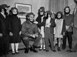 24 de abril. Niños de la escuela Queens saluda a Fidel en el hotel donde se aloja. Se trata de Gene Wolf, Kathy Johnston, Kathy Tableman, David Friedlander, Karen Leland y Robert Boyle. Foto: Revolución.