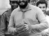 Fidel Castro juega pelota en el Instituto Cuqui Bosh, Santiago de Cuba, 27 de julio de 1964