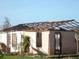 El azote del huracán Gustav a la Isla de la Juventud provocó sus mayores daños en casas y establecimientos con cubiertas ligeras el 30 de agosto de 2008. AIN FOTO/Roberto DÍAZ MARTORELL