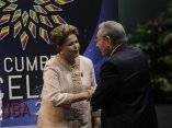 Raúl Castro y Dilma Rousseff, la Presidenta de Brasil, en el recibimiento a mandatarios de CELAC