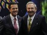 Raúl Castro y Enrique Peña Nieto, Presidente de México, en el recibimiento a mandatarios de CELAC