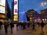 La Plaza de Callao es sin duda uno de los sÃ­mbolos del Madrid mÃ¡s comercial, el punto donde confluyen franquicias y personas a un ritmo desorbitante. Foto: Ismael Francisco/ Cubadebate.