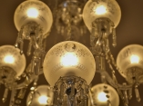 Detalle de una de las lámparas del Museo Nacional de la Música. Foto: Irene Pérez/ Cubadebate.
