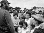 Fidel Castro en Pinar del Río, luego del paso de un ciclón, octubre de 1964