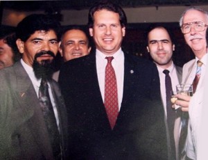 Rodólfo Frómeta (izq.) junto al Congresista Lincoln Díaz Balart, representante en el Capitolio de la mafia terrorista de Miami