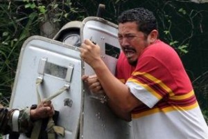 Denuncian violenta represión en San Pedro Sula, Honduras 