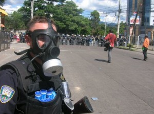 Honduras: la policía ataca brutalmente a los maestros en la asamblea de la Universidad Pedagógica
