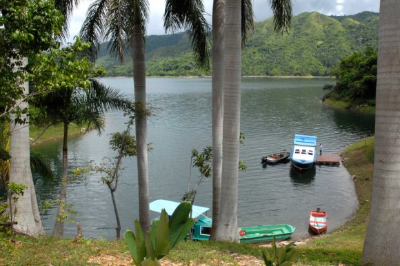 Hanabanilla, lago entre montañas, Villa Clara, Manicaragua