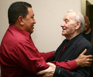 Reunion con el pensador húngaro István Mészaros previo al acto de entrega del premio (Foto: Prensa Miraflores)
