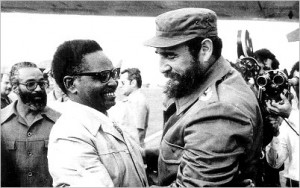 Fidel junto a Agostinho Neto