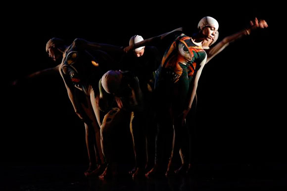 Presentación del Ballet Contemporáneo Endedans en el Teatro Tomás Terry de Cienfuegos