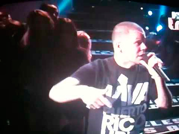 Residente Calle 13 en MTV "Viva Perto Rico Libre" (Tomada de un video de Youtube)