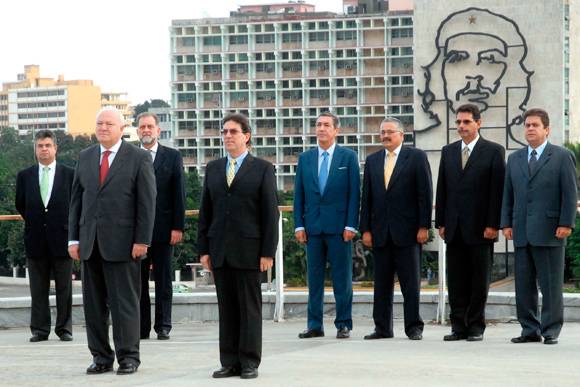 Miguel Angel Moratinos, ministro español del exterior rinde homenaje a Martí