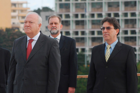 Miguel Angel Moratinos, ministro español del exterior rinde homenaje a Martí