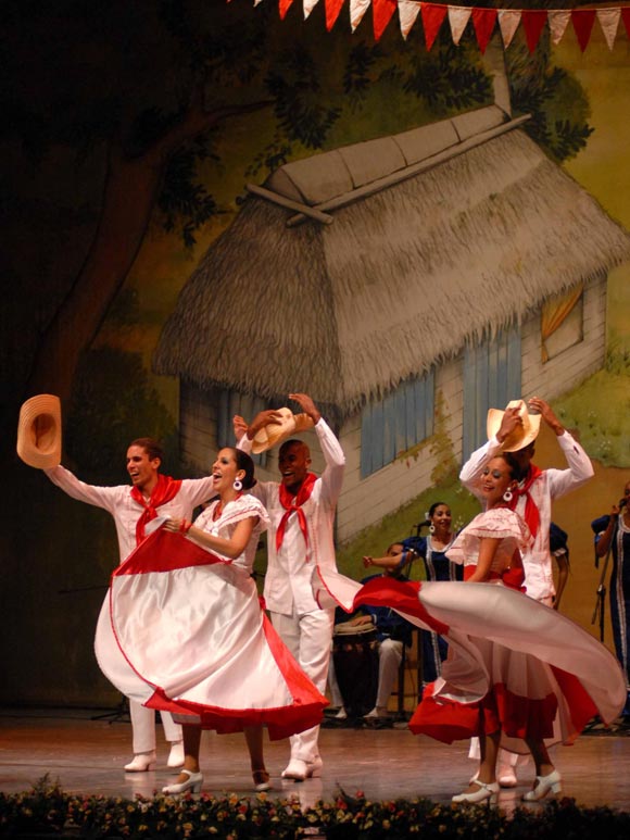 El Conjunto Artístico Maraguán presenta "Suite Cubana" en Camagüey