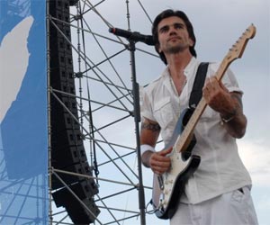 Juanes en su actuación durante el Concierto Paz sin Fronteras