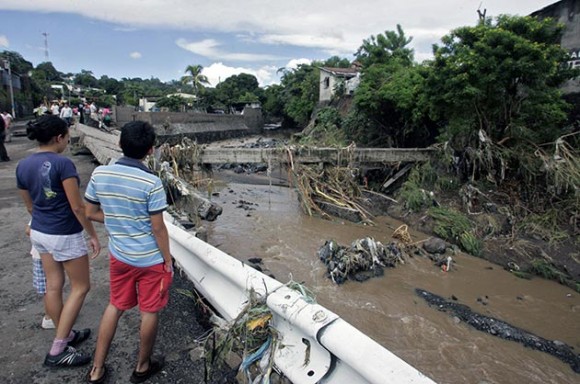 El Salvador decreta emergencia nacional por Huracán Ida (Fotos AFP)
