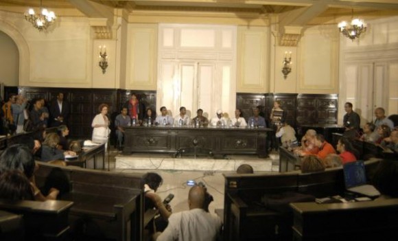 Conferencia de prensa de la banda musical estadounidense Kool and the Gang, en el Museo de Bellas Artes, en La Habana, horas antes del concierto que ofrecerán en la Tribuna Antiimperialista José Martí, el 20 de diciembre de 2009. AIN FOTO/Sergio Abel REYES