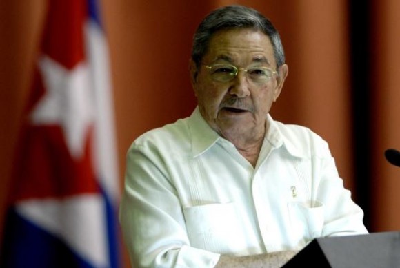 El presidente cubano Raúl Castro Ruz, clausuro la VIII Cumbre de la Alianza Bolivariana para los Pueblos de Nuestra América (ALBA), en el Palacio de Convenciones, en La Habana, Cuba, el 14 de diciembre de 2009. AIN FOTO/Marcelino VAZQUEZ HERNANDEZ