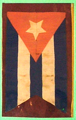 La Bandera Nacional que ondeó por primera vez en Cuba en 1850.