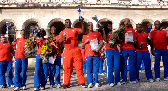 Ceremonia de premiación de los mejores atletas del año 2009, en el Memorial Granma, en Ciudad de La Habana. AIN Foto: Marcelino Vázquez Hernández
