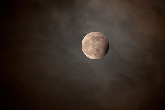 Eclipse de Luna Azul en inicio del 2010. Foto: Jean Paul Roux (NASA)