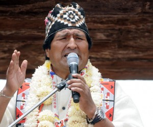 El presidente boliviano, Evo Morales, fue proclamado guía espiritual de los indígenas en una ceremonia aymara de ritos ancestrales en la cuidad preincaica de Tiawanaku.