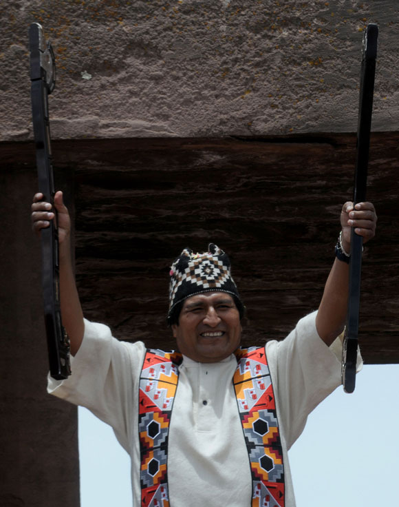 El presidente boliviano, Evo Morales, fue proclamado guía espiritual de los indígenas en una ceremonia aymara de ritos ancestrales en la cuidad preincaica de Tiawanaku.