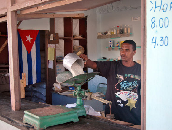 Bodegas en Cuba. Foto: Kaloian