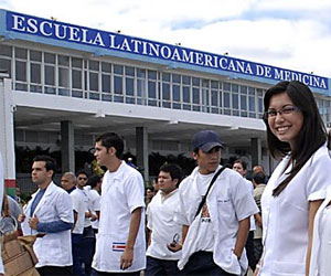 Estuadiantes de la Escuela Latinoamericana de Medicina