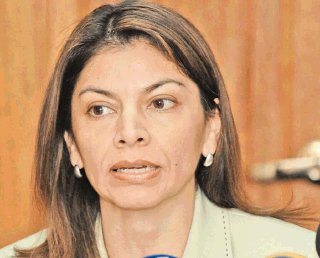 Laura Chinchilla asume la presidencia de Costa Rica