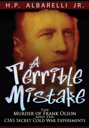 "A terrible Mistake", el libro de Albarelli que denuncia los siniestros proyectos de la CIA durante la Guerra Fría.