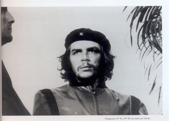 Foto que le hiciera Korda al Comandante Ernesto Che Guevara el 5 de marzo de 1960, durante las honras fúnebres a las víctimas del sabotaje al vapor francés "La Coubre"