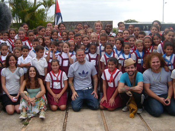 Calle 13 visitó la escuela Carlos Muñiz Varela de Bauta