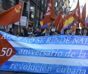 Unas 400 personas se concentraron frente a la embajada de Cuba en España para condenar una reciente resolución anticubana del Parlamento Europeo (PE)