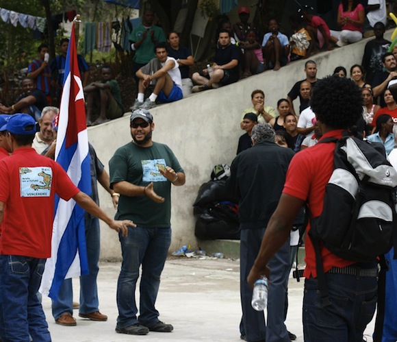 Brigada artística cubana en Campo de Marte, Puerto Príncipe