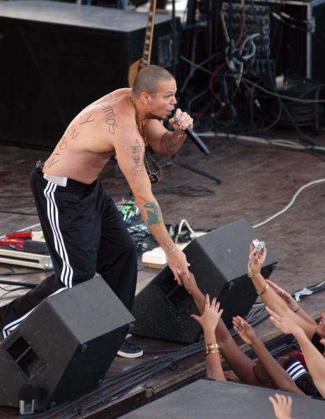 Actuación de la agrupación puertorriqueña de música urbana, Calle 13, en la tribuna antiimperialista "José Martí", en La Habana,Cuba, el 23 de marzo de 2010. AIN FOTO/Sergio ABEL REYES