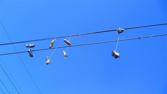 zapatos-cables-electricos4