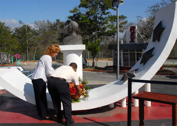Aniversario 49 de bombardeos a aeropuertos cubanos
